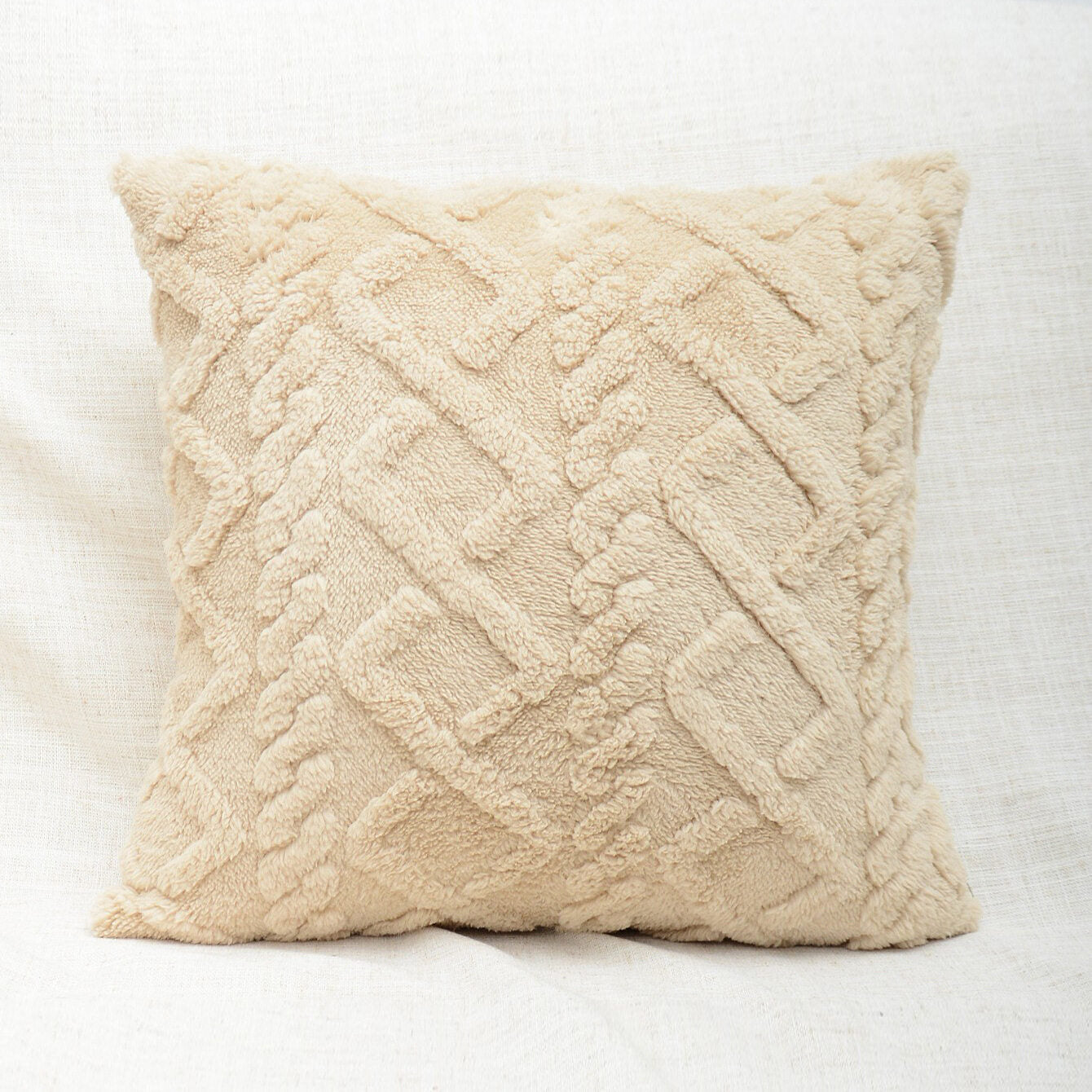 DEKORATIVNI JASTUK 45×45 cm – GEOMETRIJSKI DIZAJN