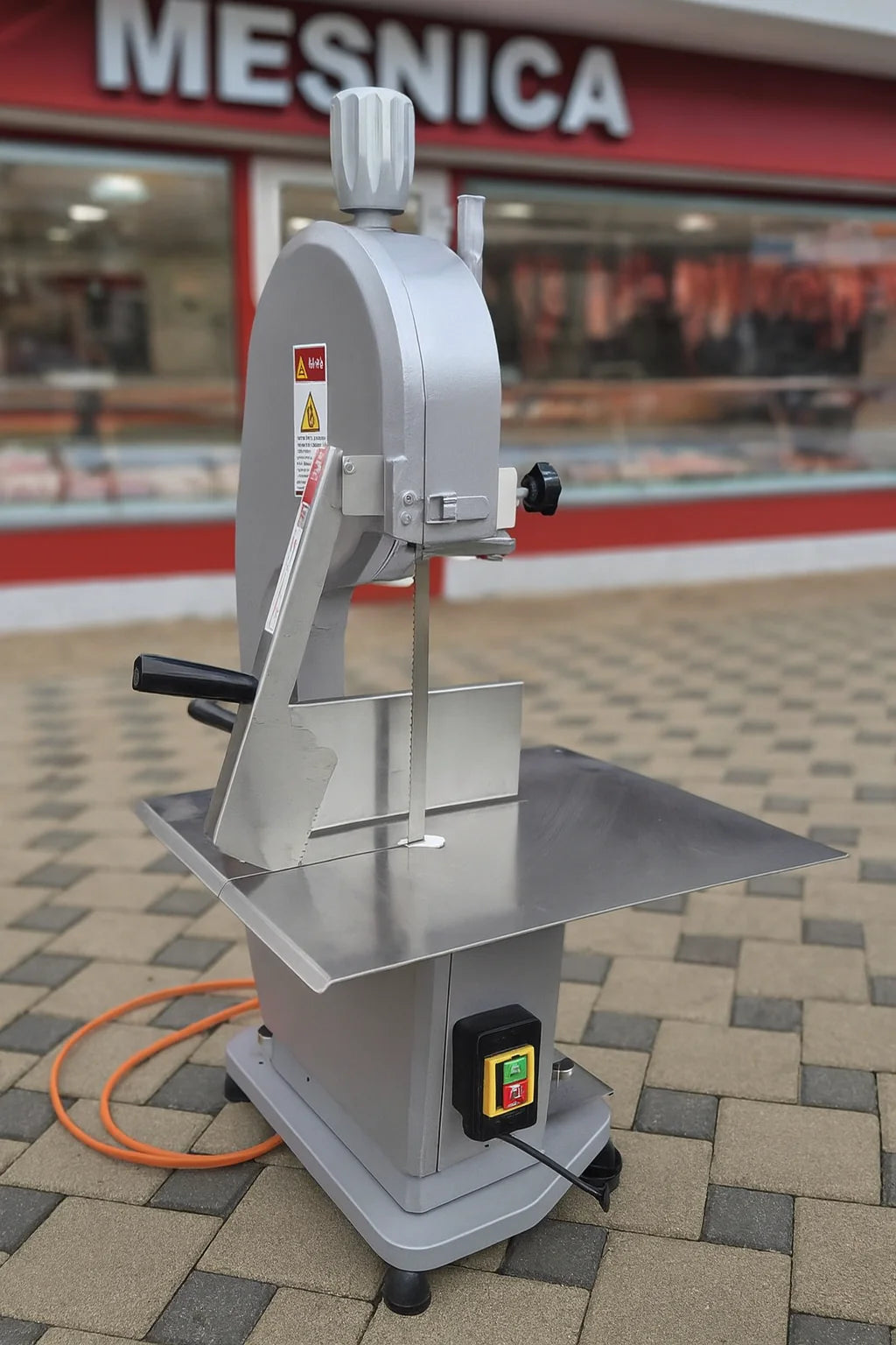 INDUSTRIJSKA MAŠINA ZA SJEČENJE MESA I KOSTIJU – 1500W, NEHRĐAJUĆI ČELIK