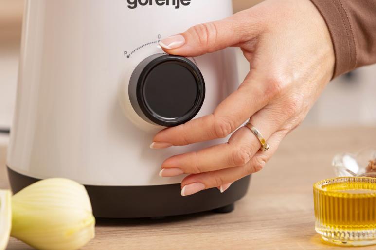 BLENDER 500W – JEDNOSTAVNO, PRAKTIČNO I UVIJEK SPREMNO ZA UPOTREBU!