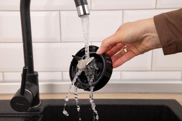 BLENDER 500W – JEDNOSTAVNO, PRAKTIČNO I UVIJEK SPREMNO ZA UPOTREBU!