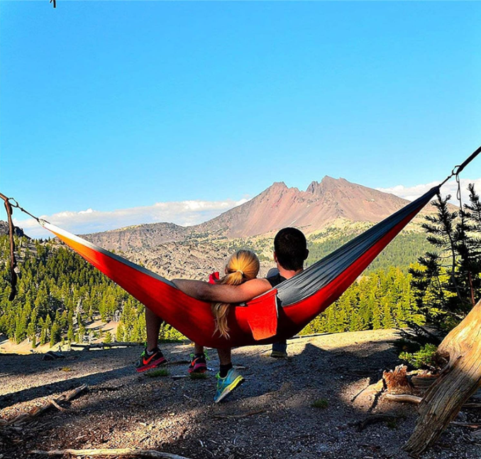 🌴 DOUBLE CAMPING HAMMOCK – NOSIVOST 300KG, SAVRŠEN ZA RELAKSACIJU BILO GDJE! 🏕️🔥