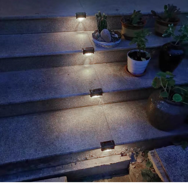 🌞 SOLARNE LED LAMPE ZA DVORIŠTE (SET 4 KOM) – AUTOMATSKA RASVJETA BEZ RAČUNA ZA STRUJU!