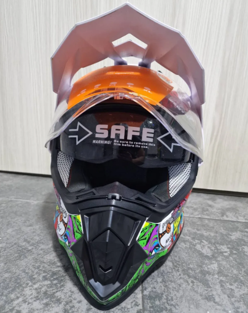 🏍️🔥 CROSS KACIGA ZA MOTOR SA INTEGRISANIM NAOČARIMA – VELIČINA XL 🔥🏍️