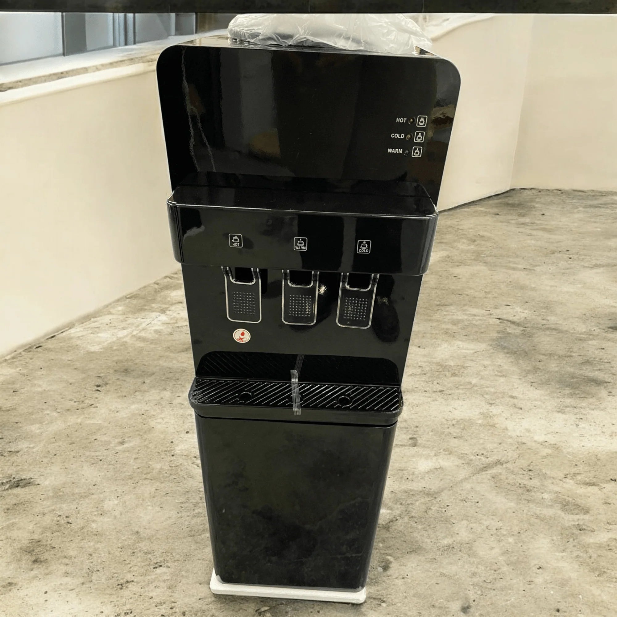 💧 Aparat za Vodu "Black" – Elegancija, Snaga i Udobnost u Jednom