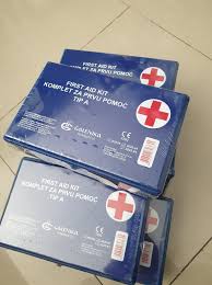 KOMPLET PRVE POMOĆI – OBAVEZAN U SVAKOM DOMAĆINSTVU, AUTU I POSLU!