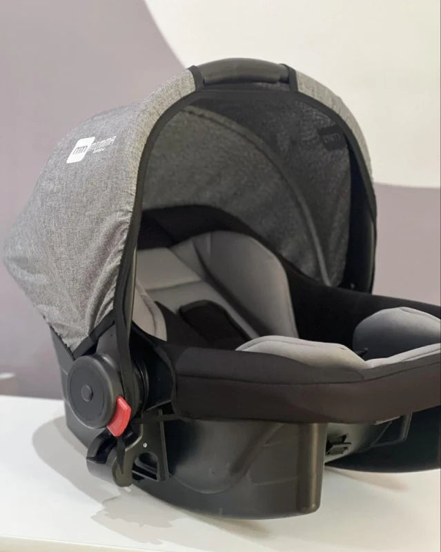 Autosjedalica / Nosiljka za Bebe 0–13 kg – Sigurnost i Udobnost od Prvog Dana!