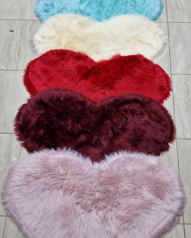 💖 Dekorativna Čupava Staza u Obliku Srca — 90×50 cm