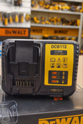 🔋 Punjač za AKU DeWalt 10.8–20V – Pouzdan izvor energije za vaš alat!