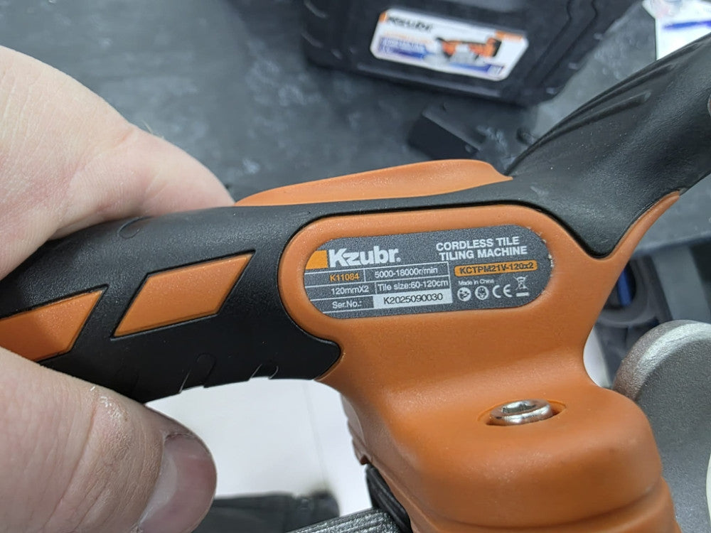 AKU  PROFESIONALNi VIBRO-VAKUM ZA VELIKE PLOČICE