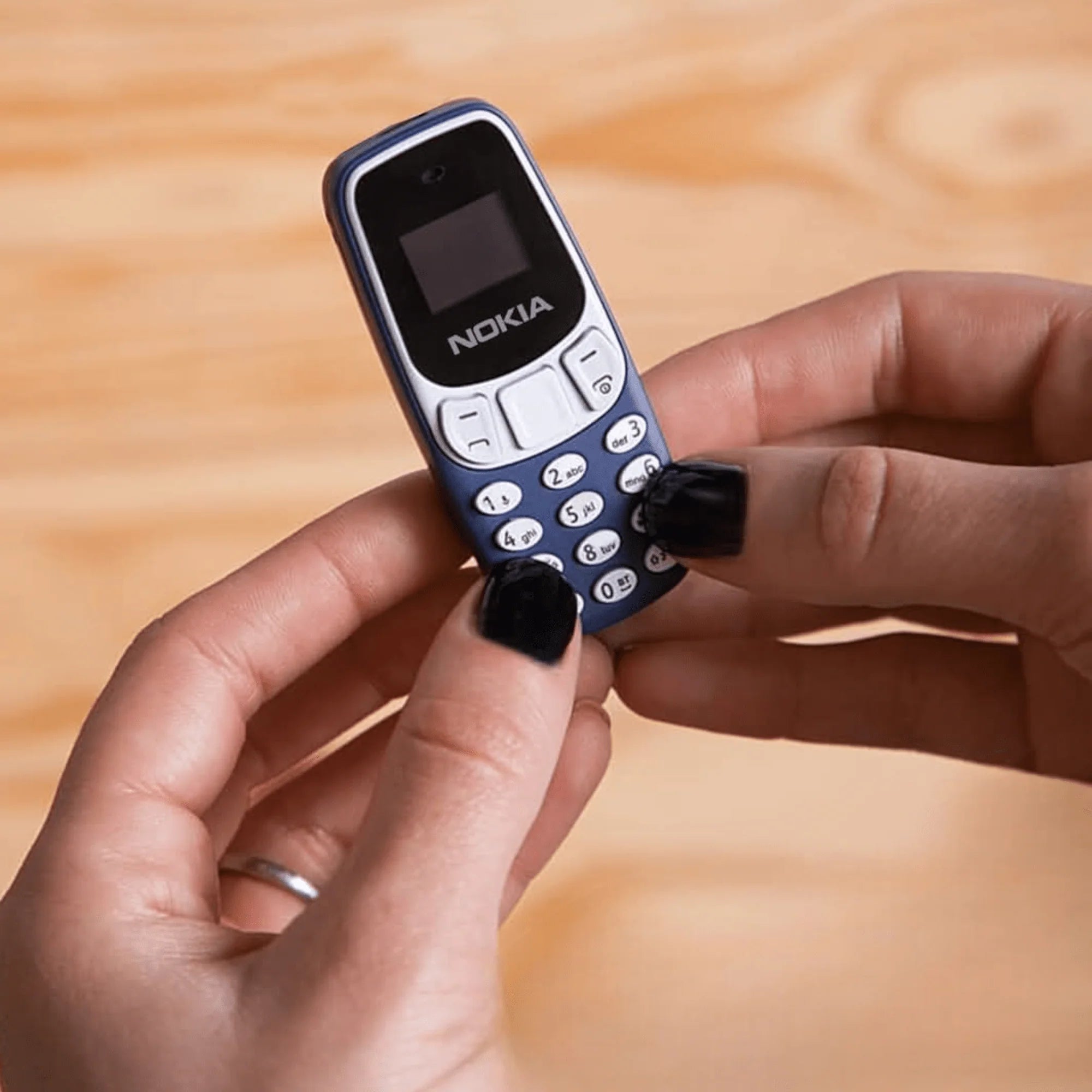 📱 Mini Nokia “BM-10” – Mali Telefon s Velikim Mogućnostima