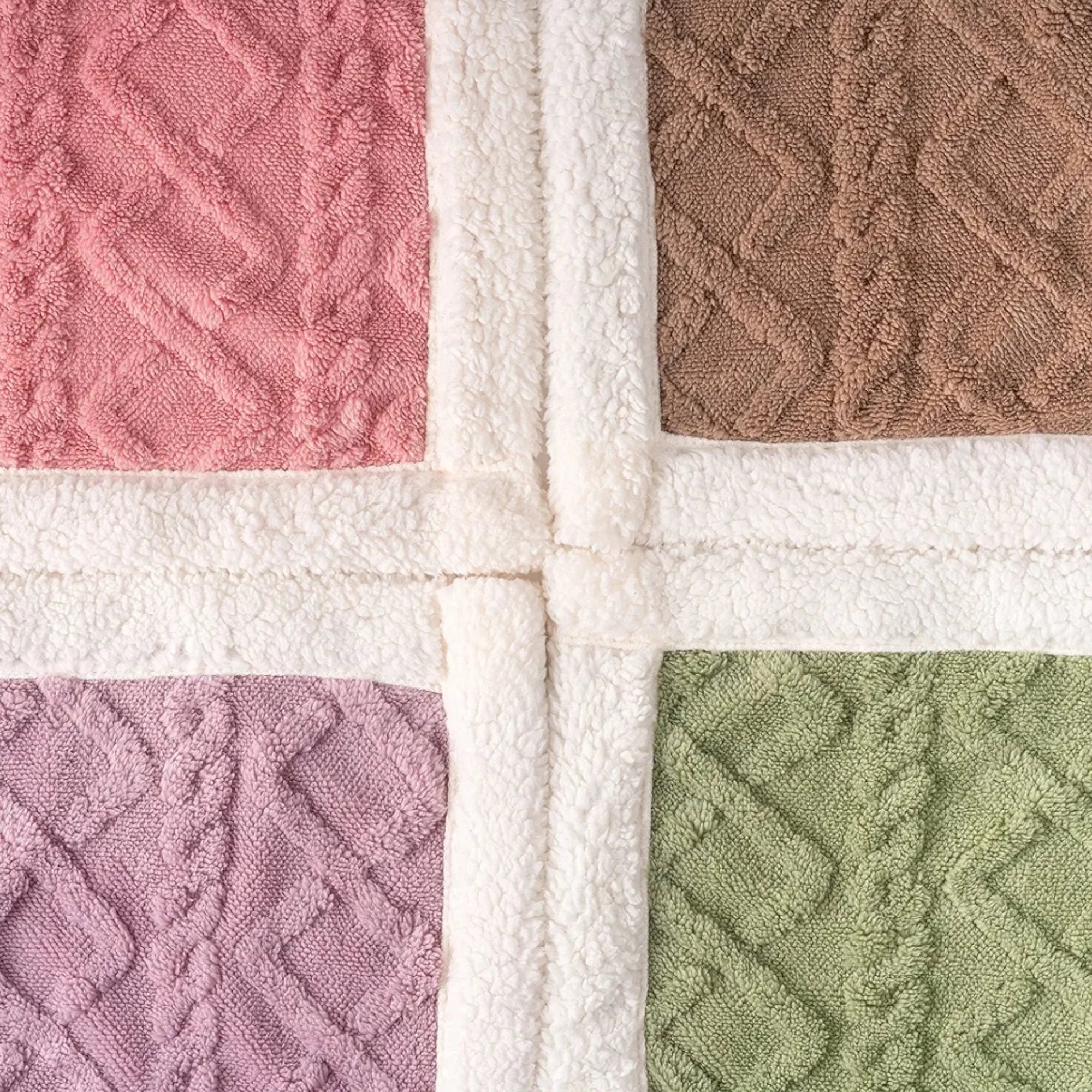 Luksuzne Plišane Deke s Krznom za Udobnost i Stilin (200x230 cm)