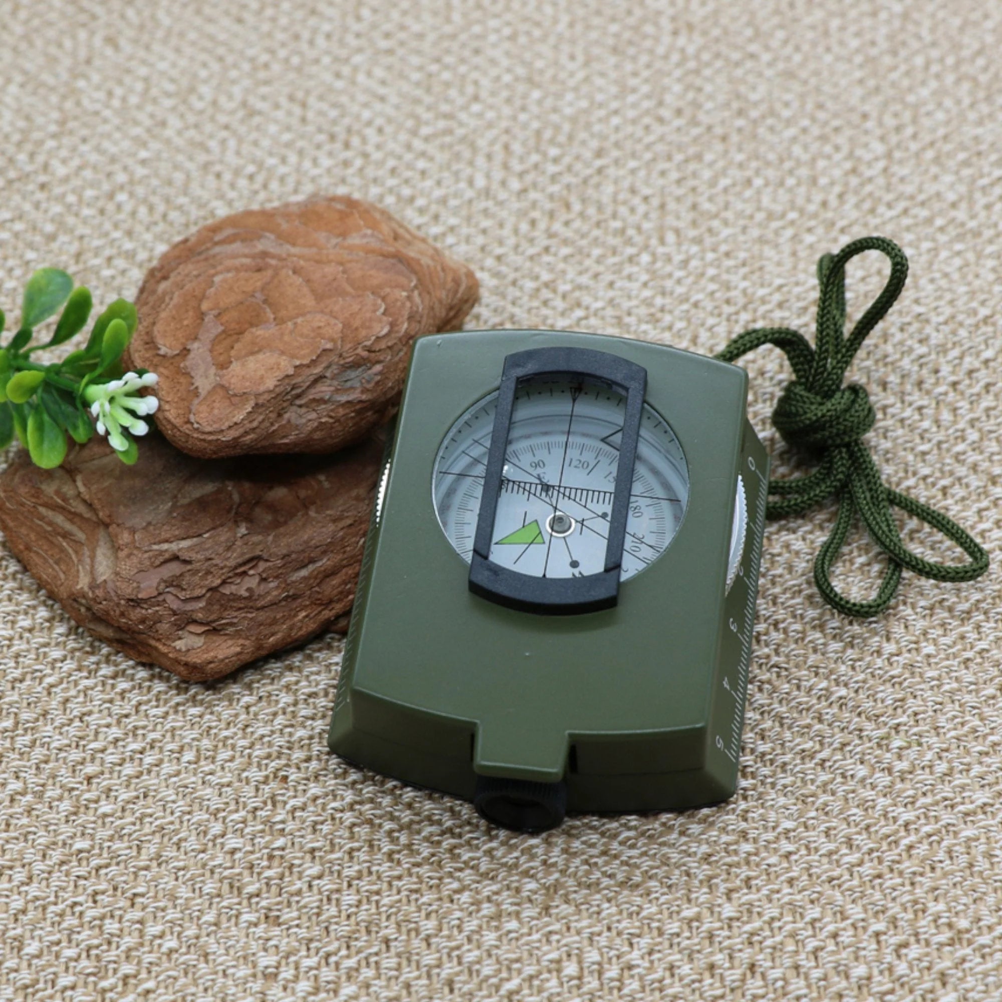 Vojni Kompas – Preciznost i Pouzdanost za Svaku Avanturu