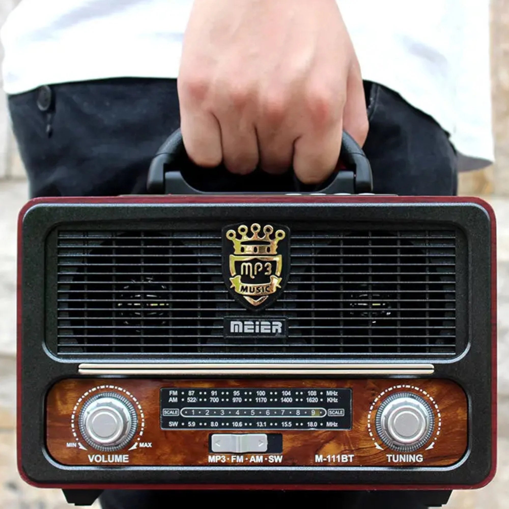 Retro Radio Cmik M-111BT – Spoj Klasičnog Šarma i Moderne Tehnologije