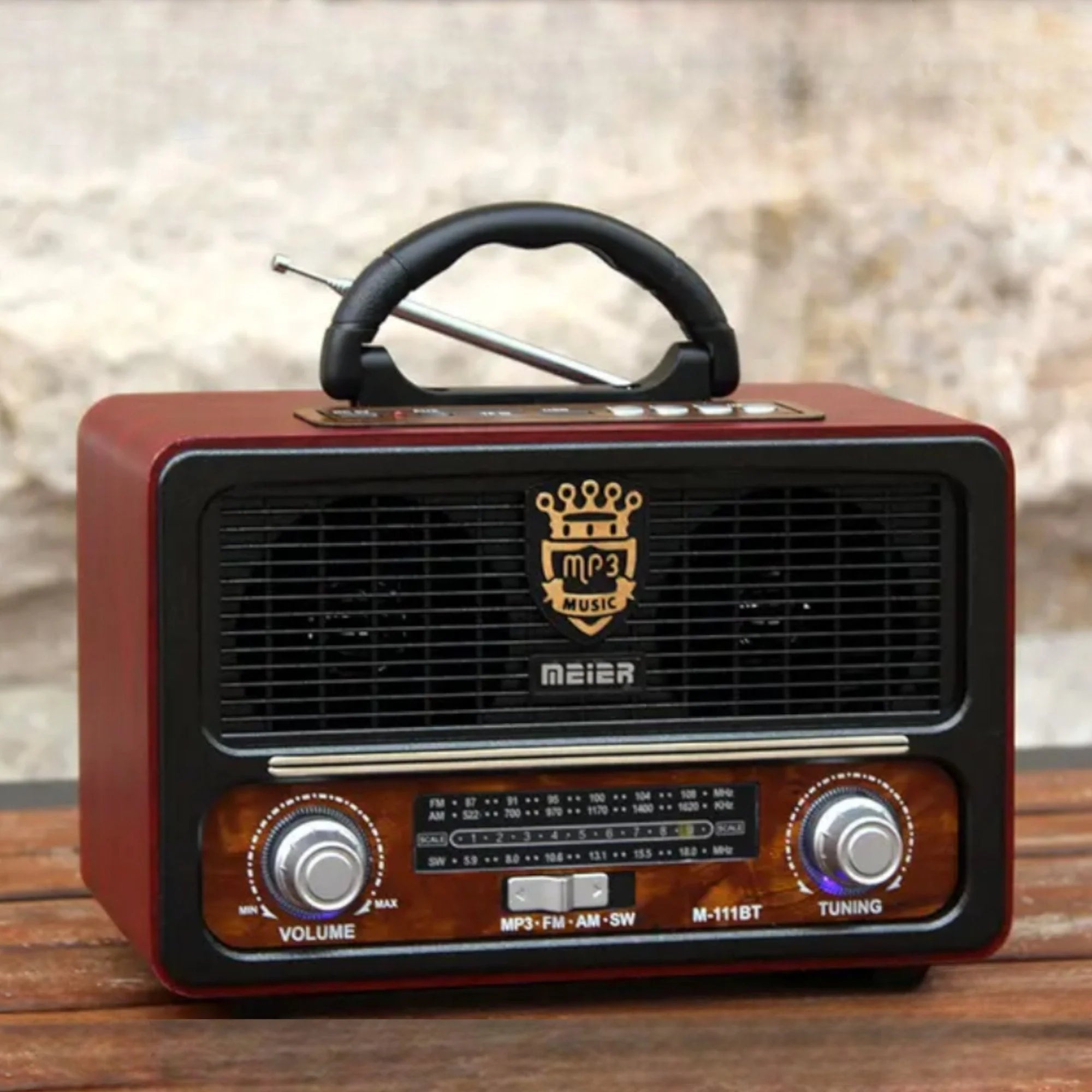 Retro Radio Cmik M-111BT – Spoj Klasičnog Šarma i Moderne Tehnologije