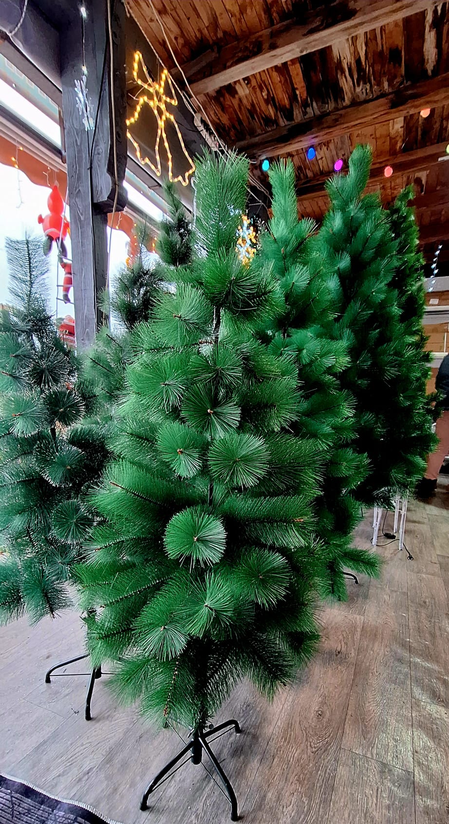 🎄 Zeleni Božićni Bor – Savršeno Praznično Drvce za Toplu Atmosferu