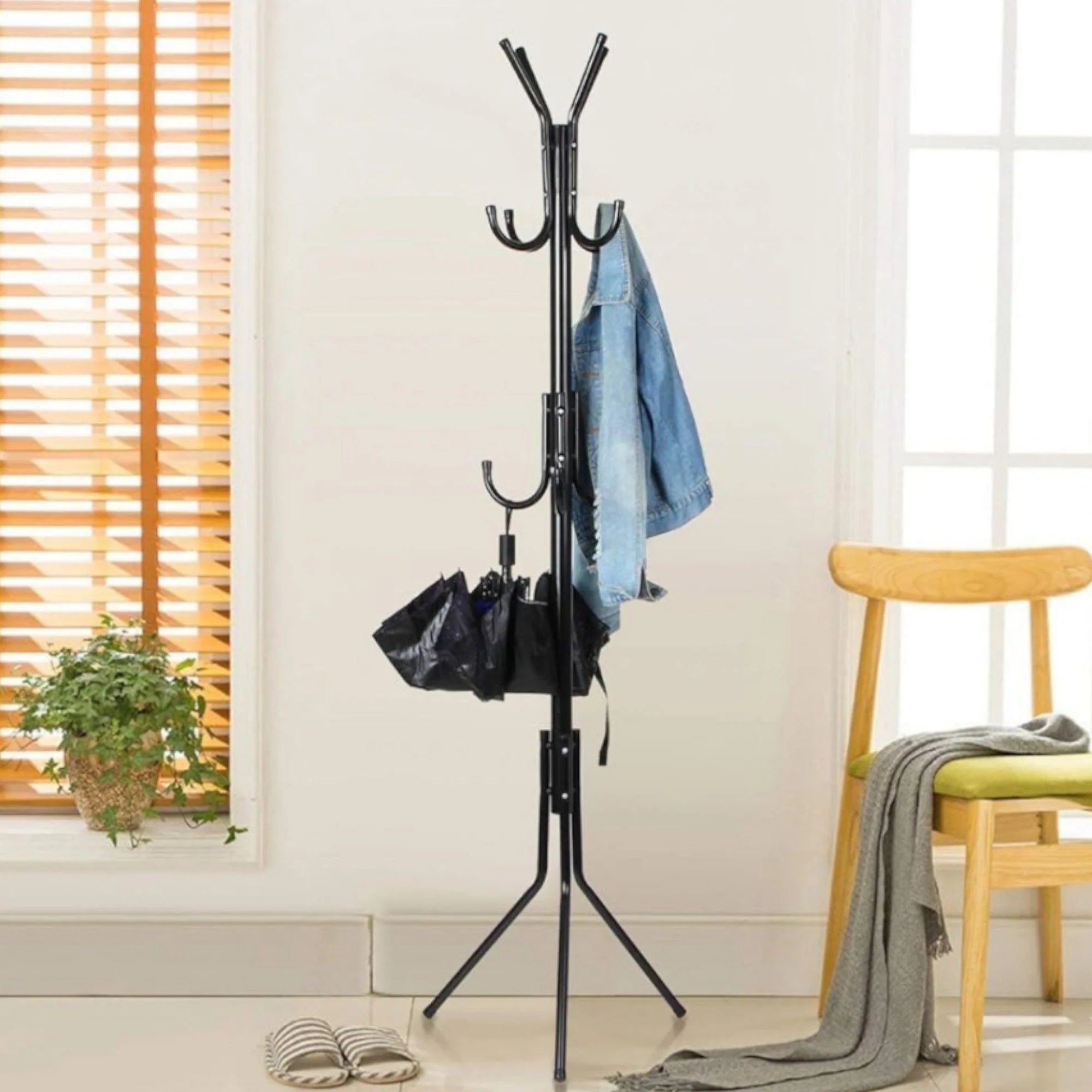 🧥 Samostojeća Metalna Vješalica – Elegancija i Urednost u Svakom ProstorU