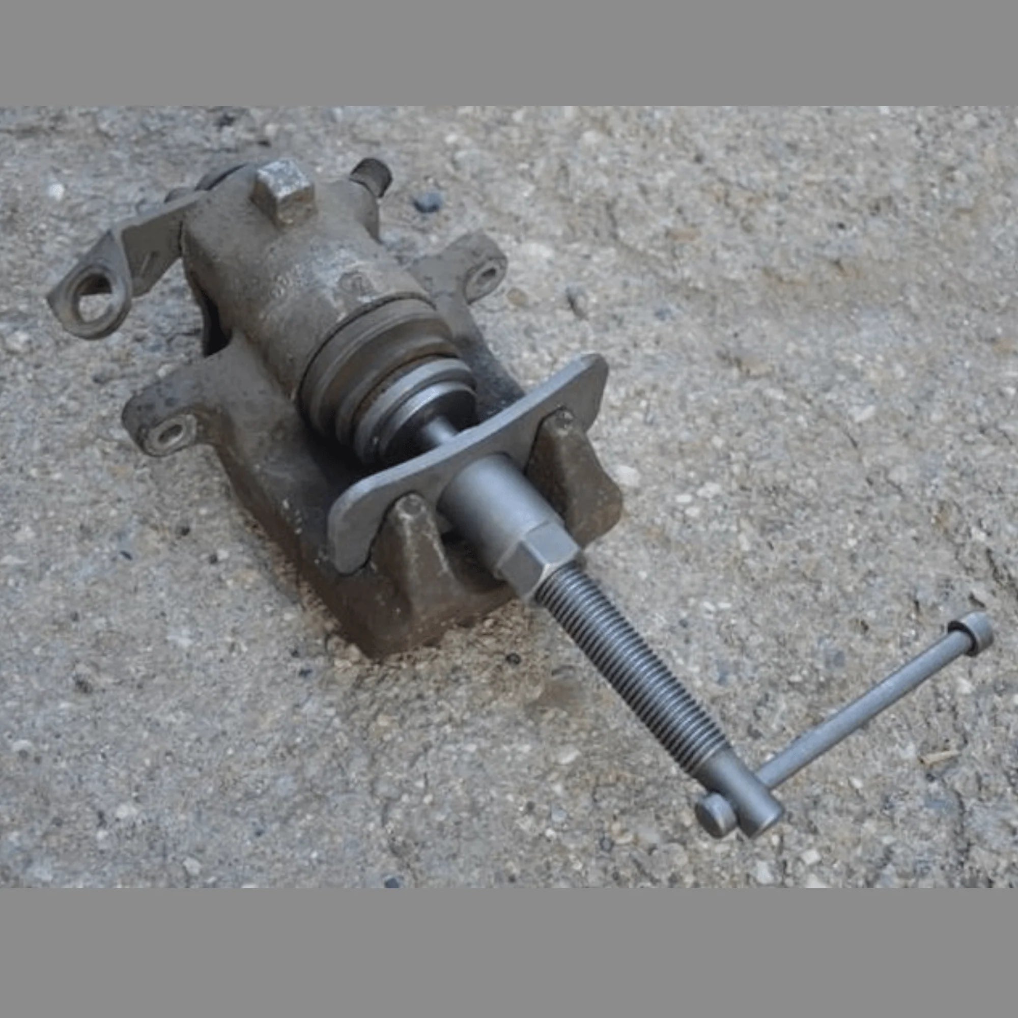 🛠️ Set Alata za Kočiona Kliješta – Sigurnost, Preciznost i Učinkovitost u Jednom